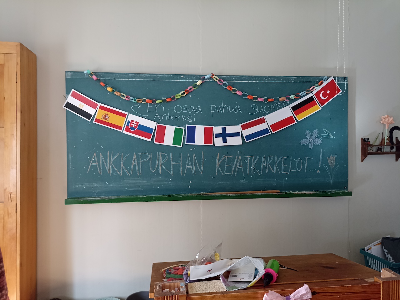 tabuľa s vlajkami vo fínskej škole